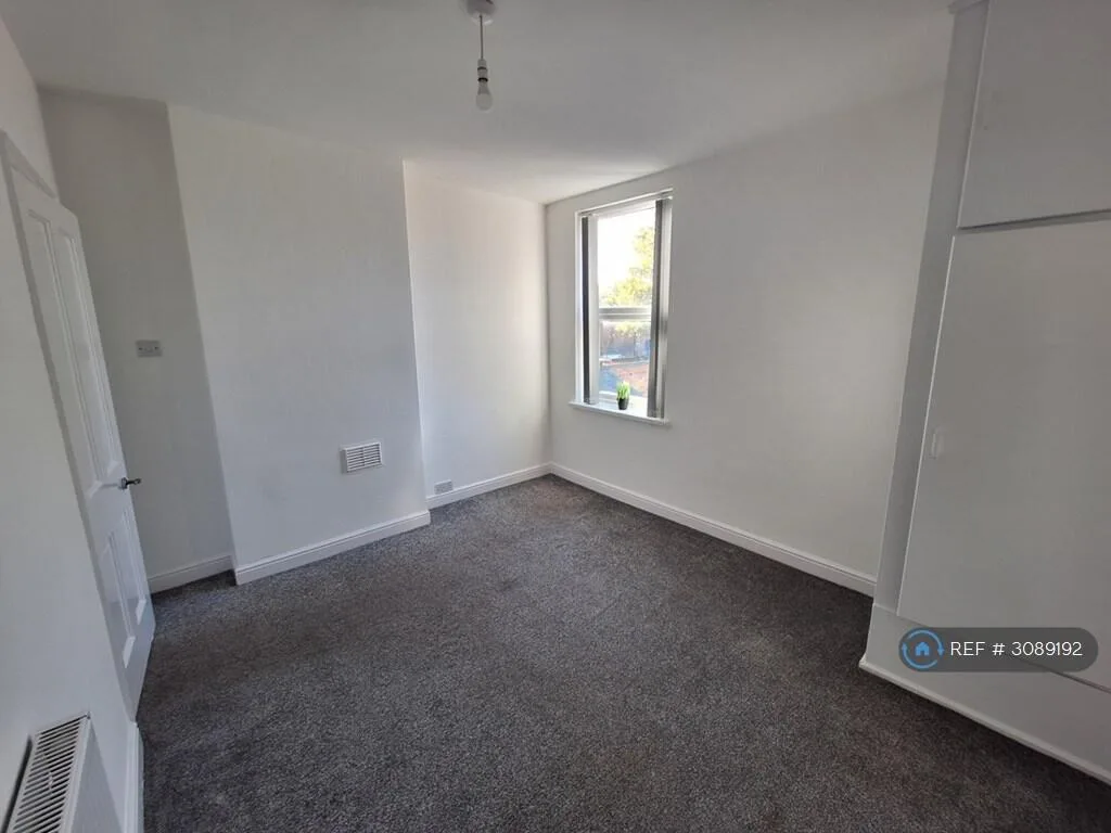 3 bedroom semi-detached house for rent