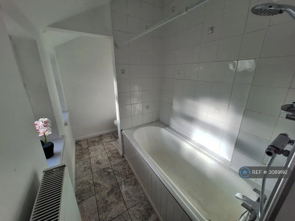 3 bedroom semi-detached house for rent