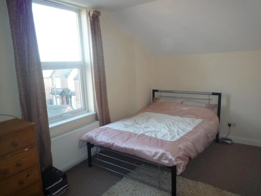 4 bedroom semi-detached house for rent