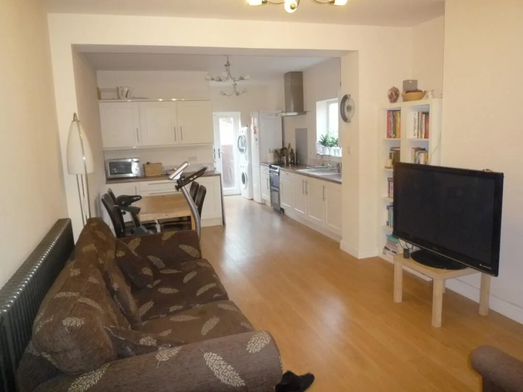 4 bedroom semi-detached house for rent