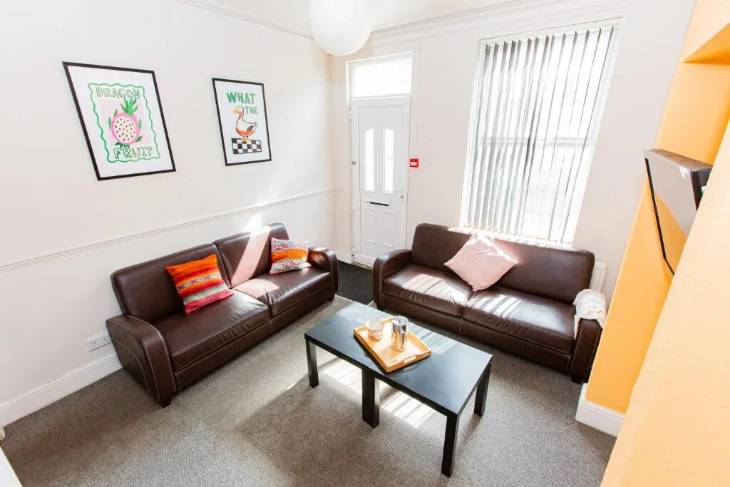6 bedroom terraced house for rent