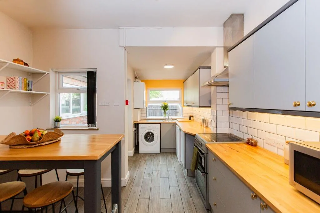 6 bedroom terraced house for rent