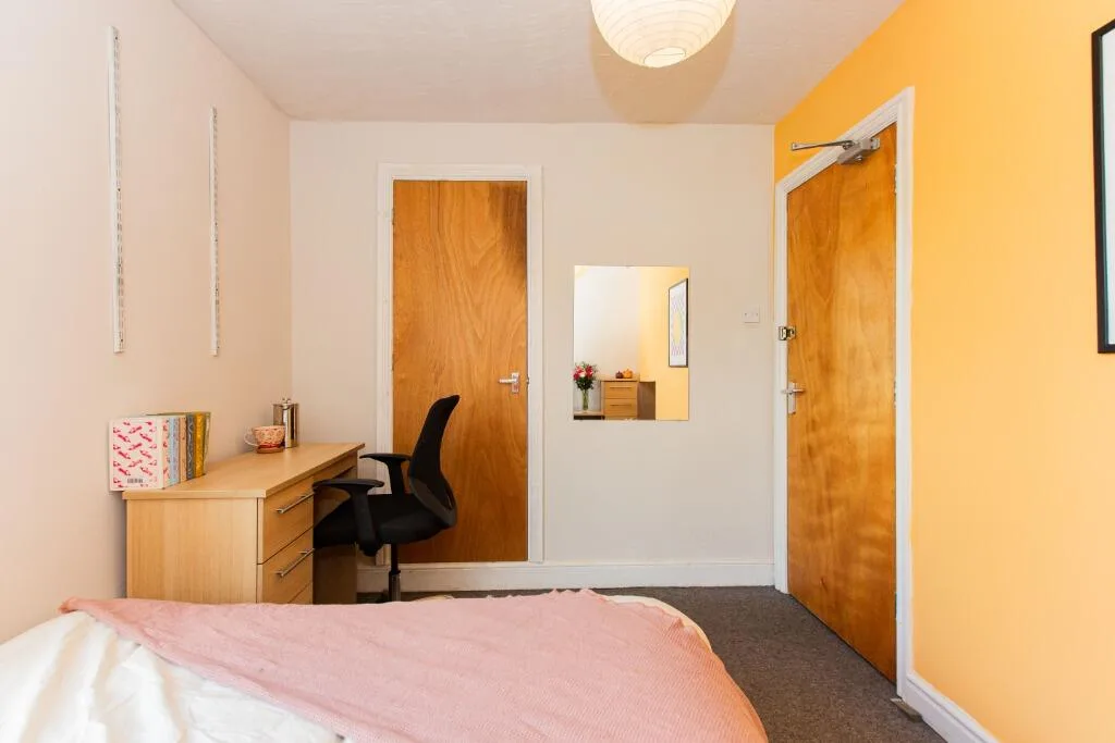 6 bedroom terraced house for rent