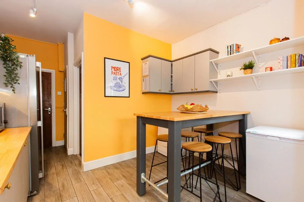 6 bedroom terraced house for rent