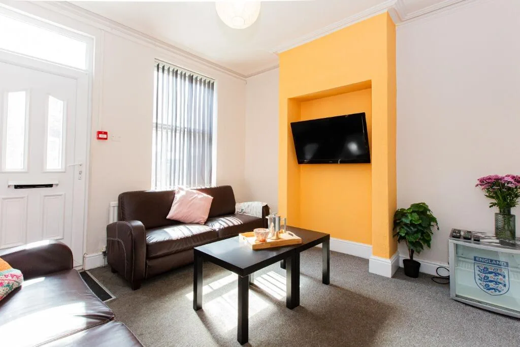 6 bedroom terraced house for rent