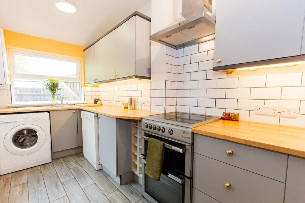 6 bedroom terraced house for rent