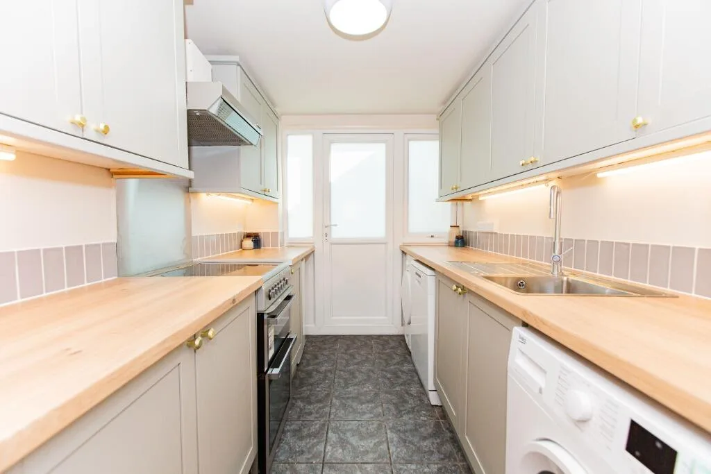 5 bedroom detached house for rent