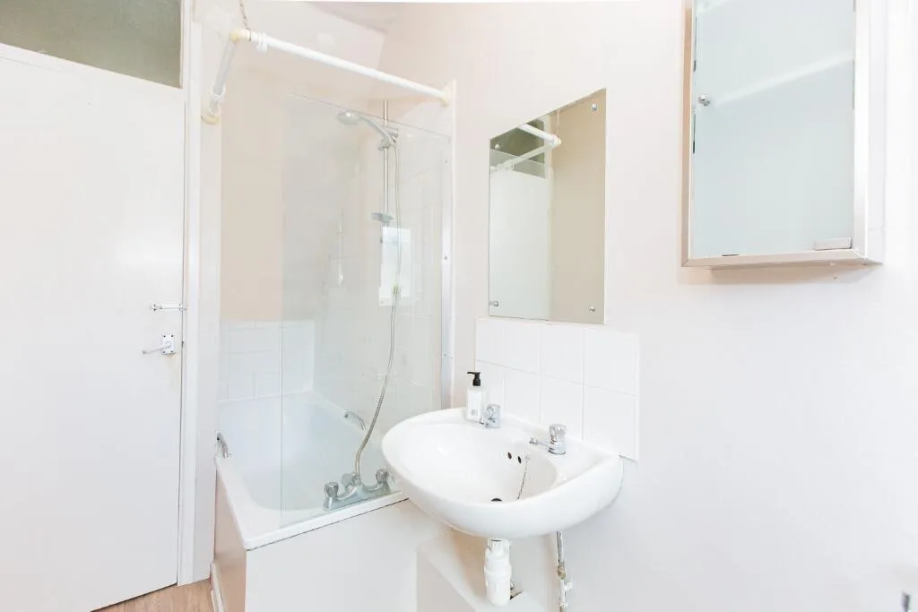 5 bedroom detached house for rent