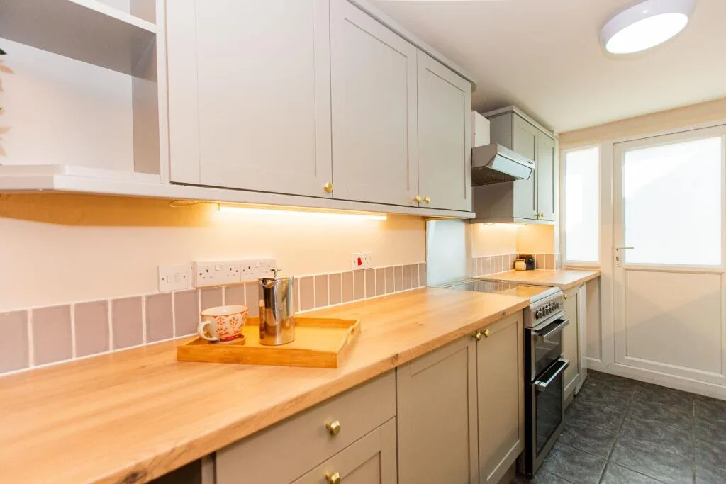 5 bedroom detached house for rent