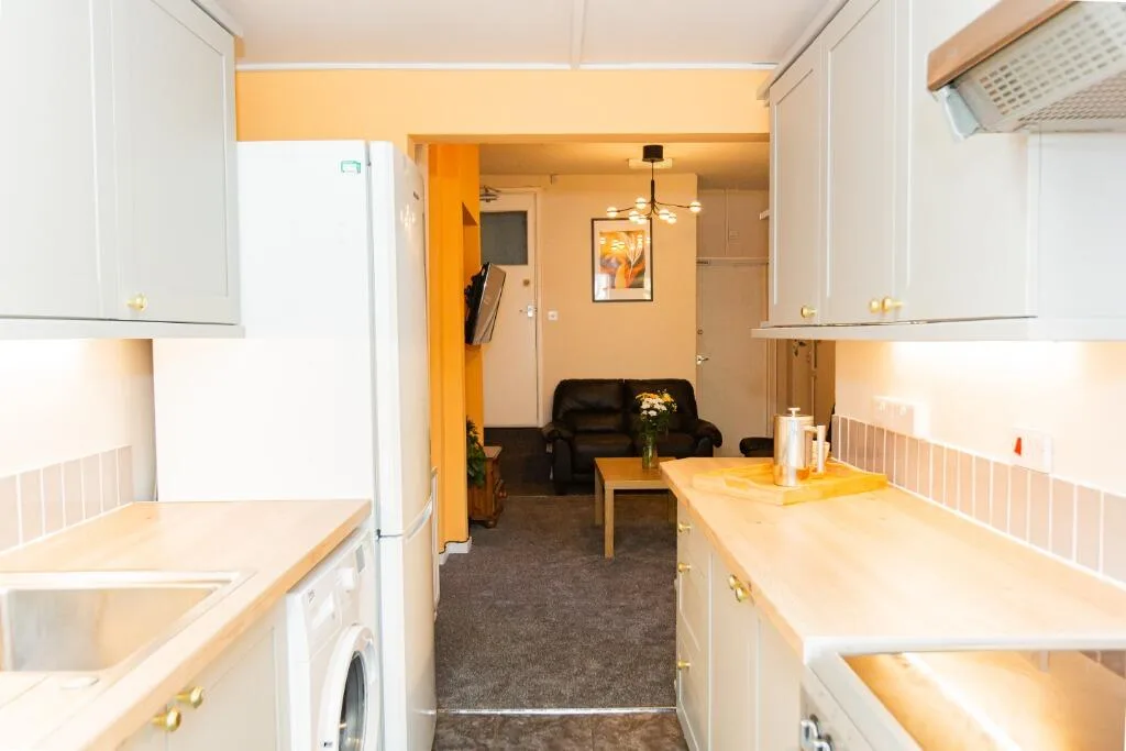 5 bedroom detached house for rent
