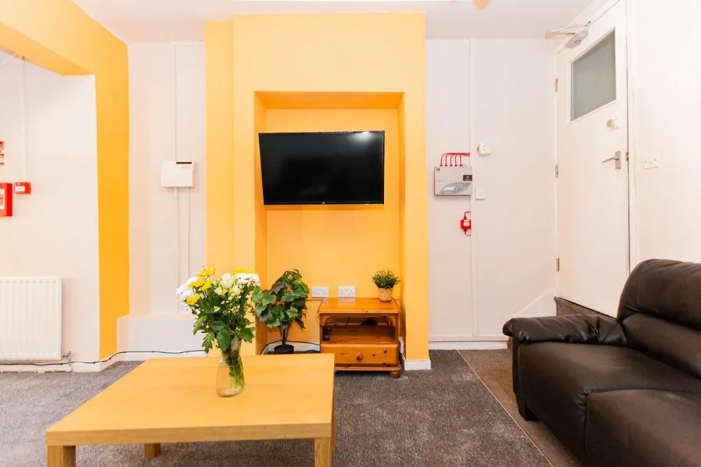 5 bedroom detached house for rent