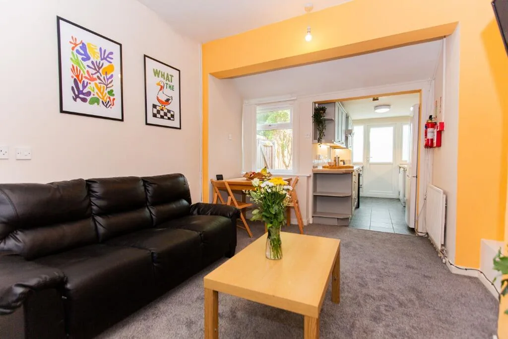 5 bedroom detached house for rent