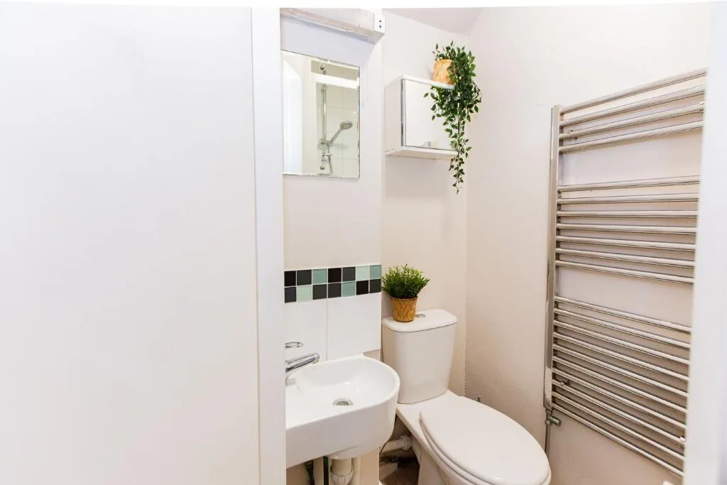 5 bedroom detached house for rent