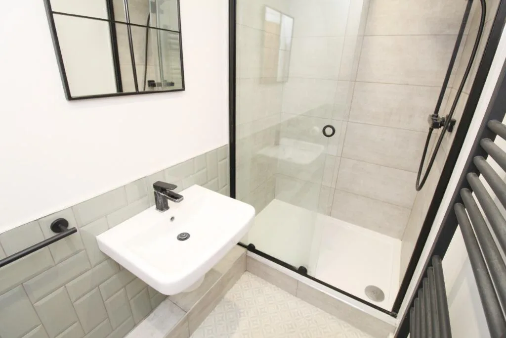 5 bedroom terraced house for rent
