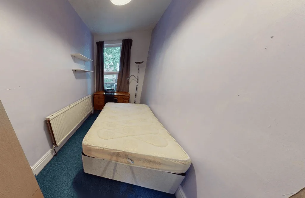 5 bedroom semi-detached house for rent
