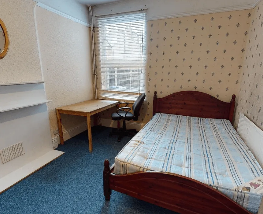 5 bedroom semi-detached house for rent
