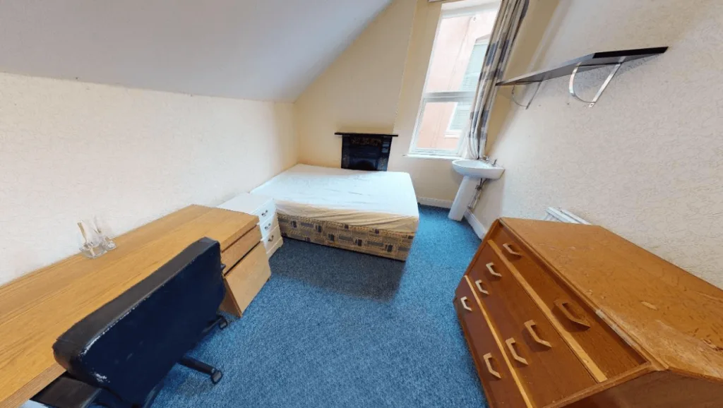 5 bedroom semi-detached house for rent