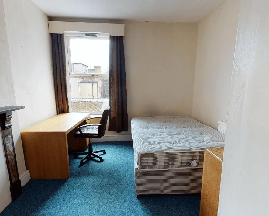 5 bedroom semi-detached house for rent
