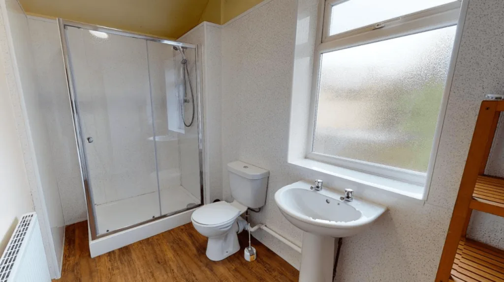 5 bedroom semi-detached house for rent