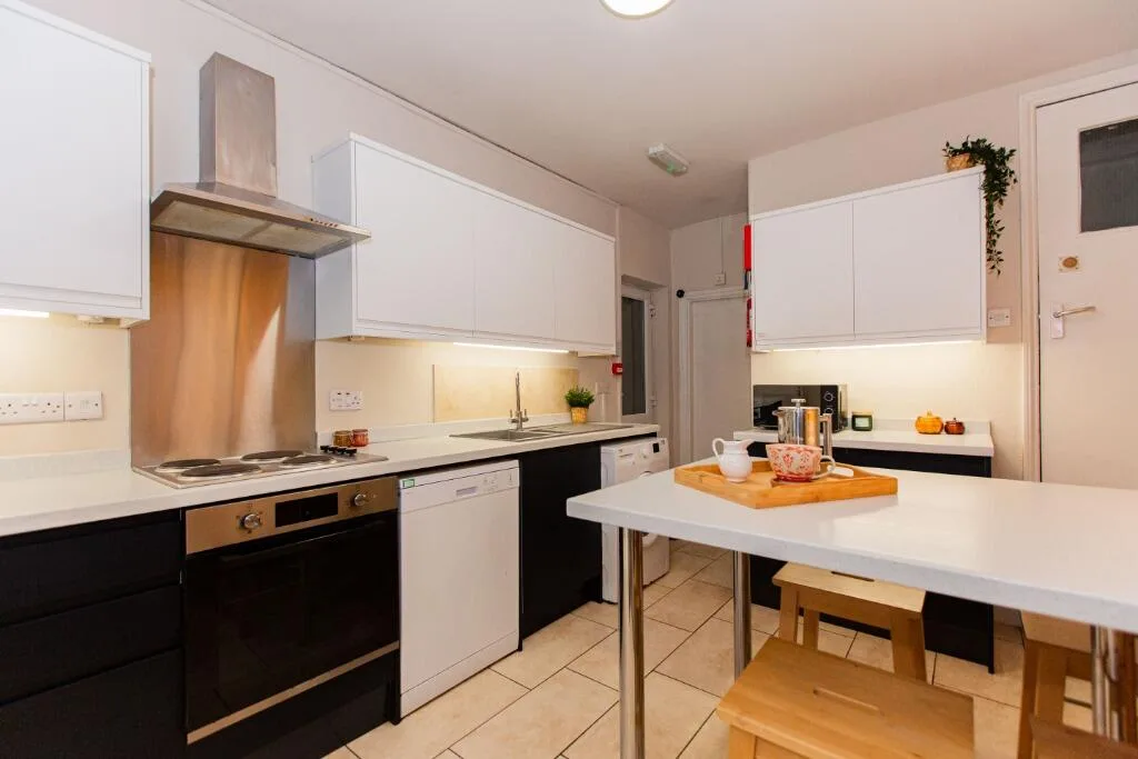 5 bedroom detached house for rent