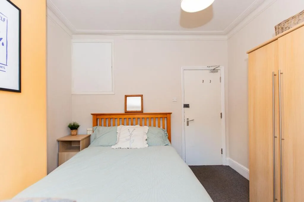 5 bedroom detached house for rent