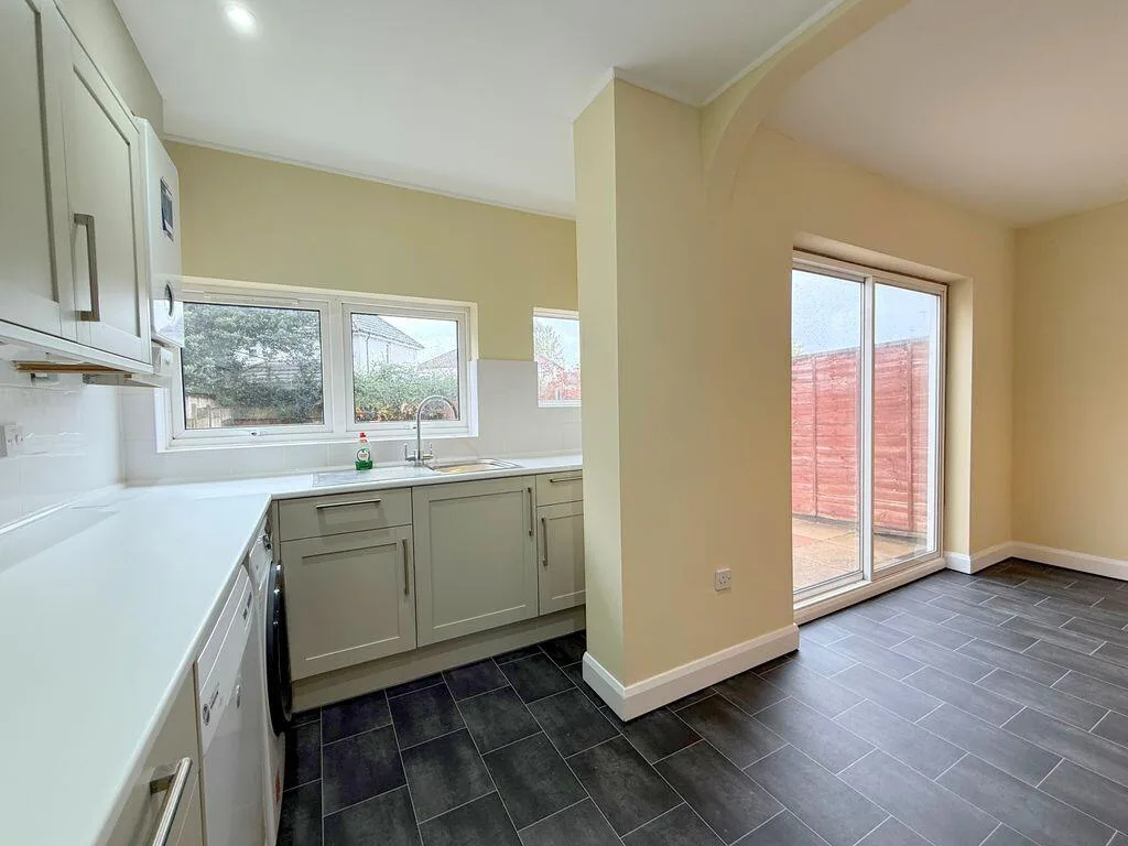 3 bedroom semi-detached house for rent