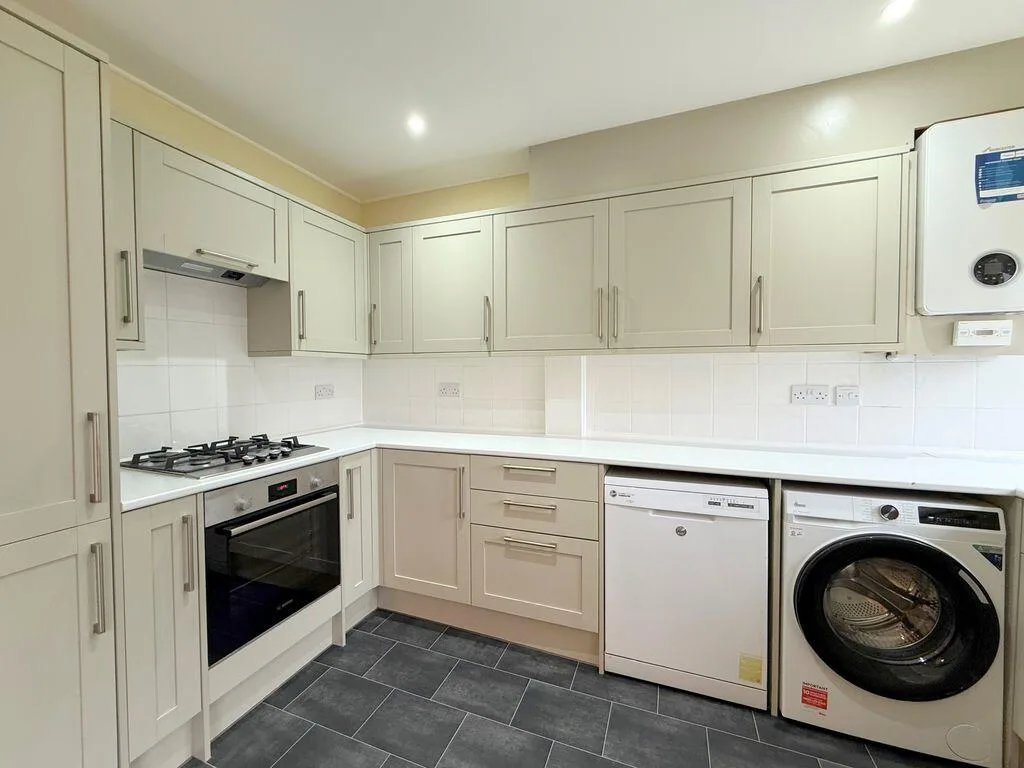 3 bedroom semi-detached house for rent
