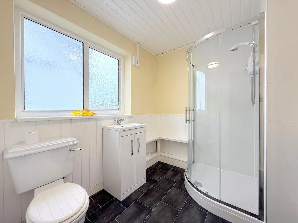 3 bedroom semi-detached house for rent