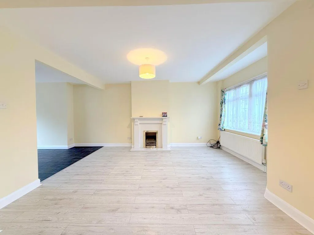 3 bedroom semi-detached house for rent