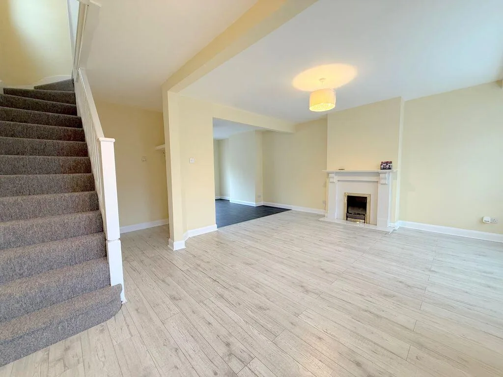 3 bedroom semi-detached house for rent