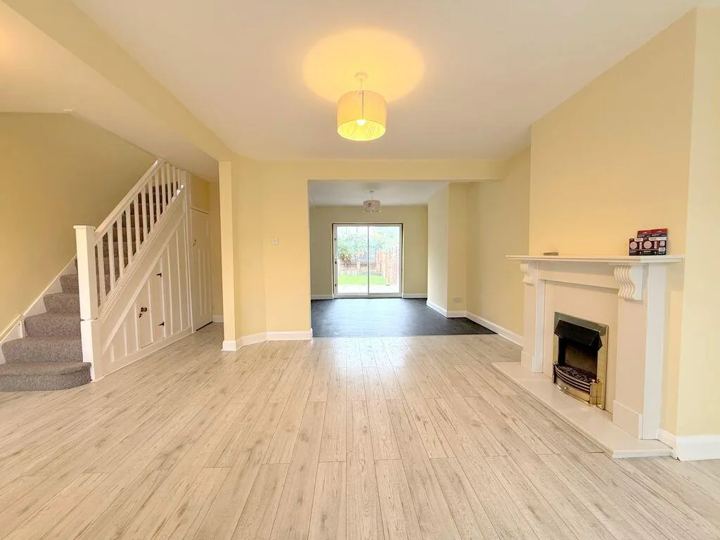 3 bedroom semi-detached house for rent