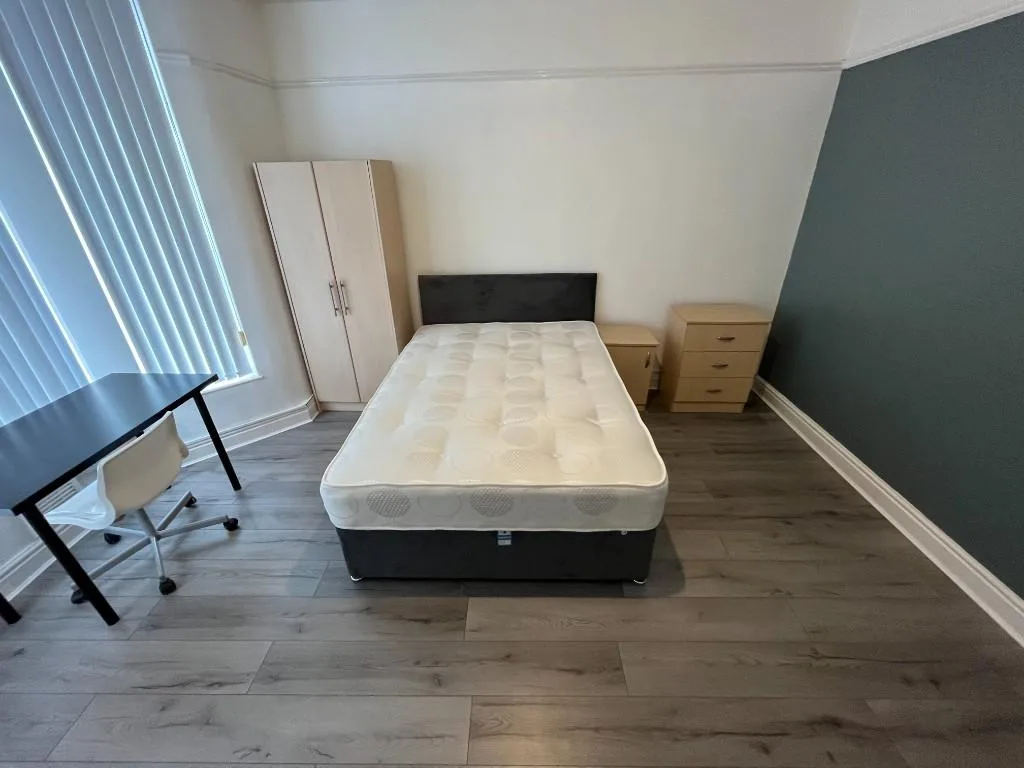 4 bedroom end of terrace house for rent