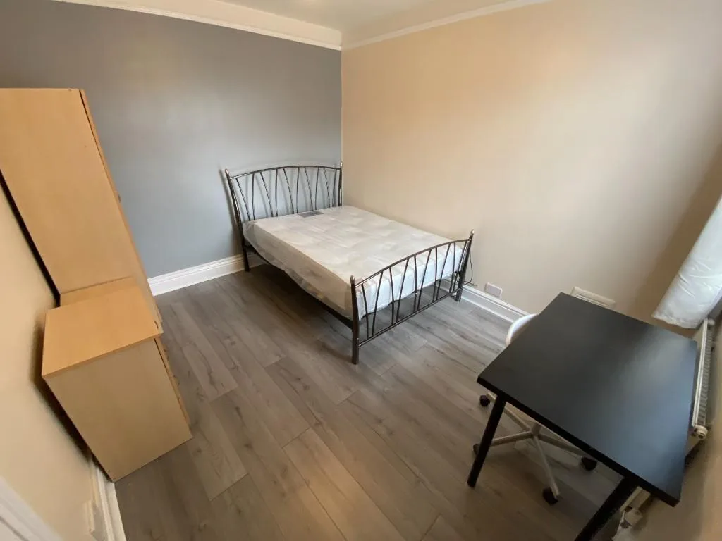 4 bedroom end of terrace house for rent