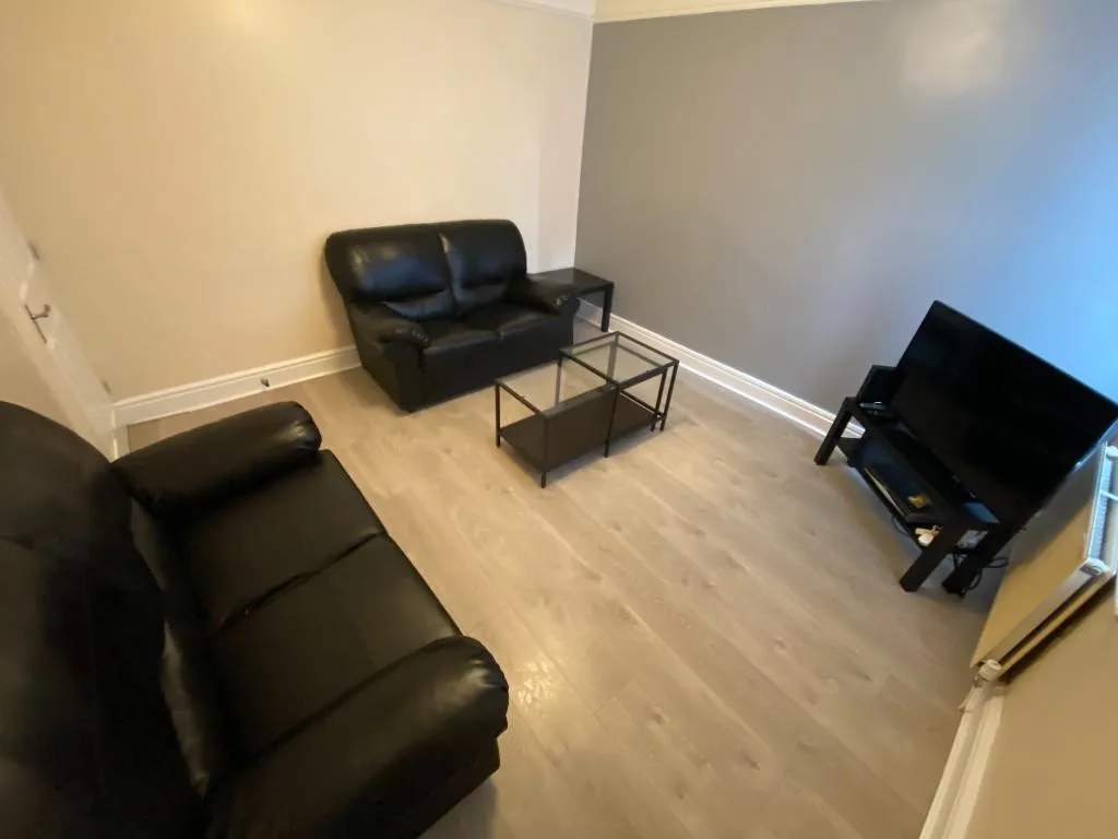 4 bedroom end of terrace house for rent