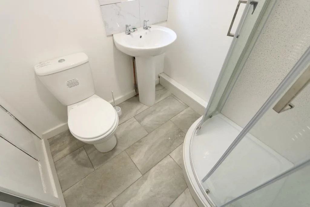 5 bedroom terraced house for rent