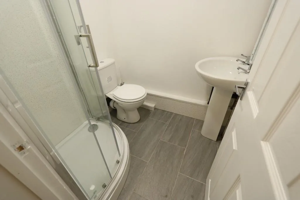 5 bedroom terraced house for rent