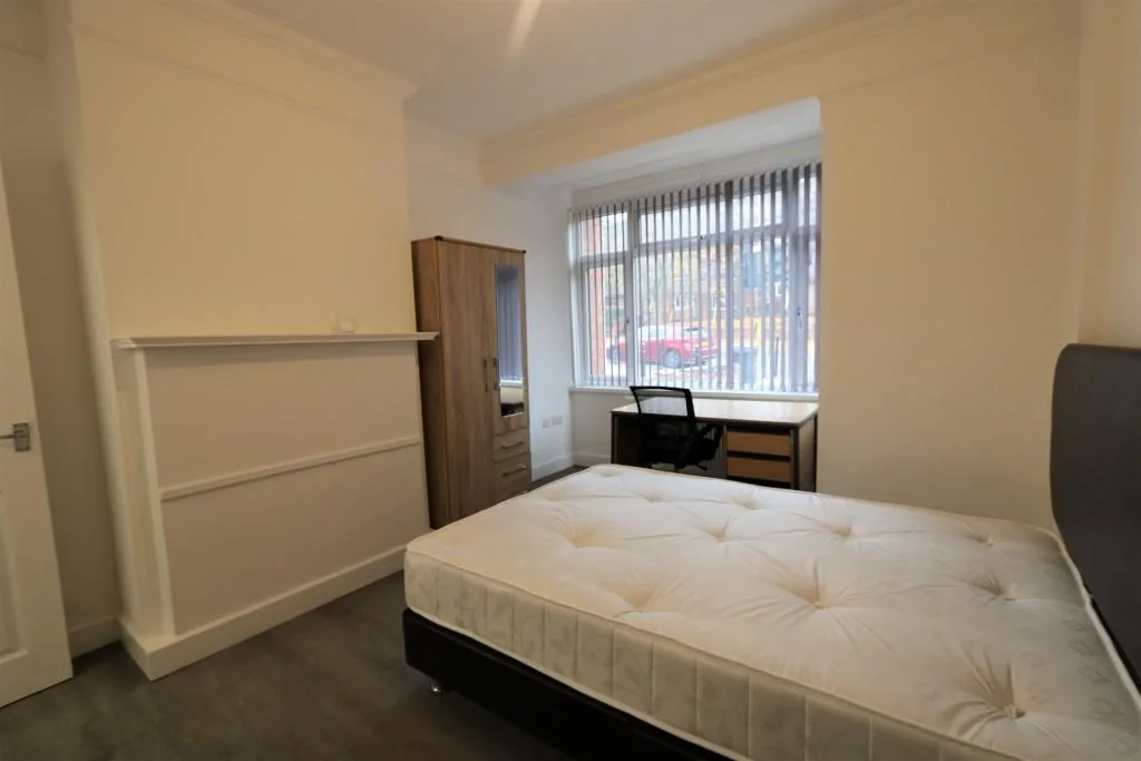5 bedroom terraced house for rent