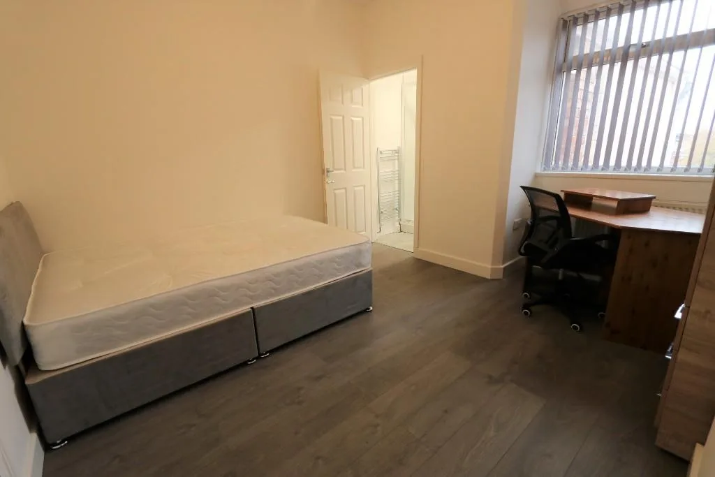 5 bedroom terraced house for rent