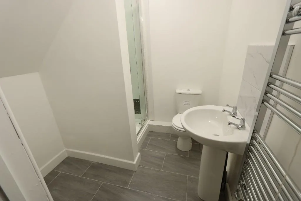 5 bedroom terraced house for rent