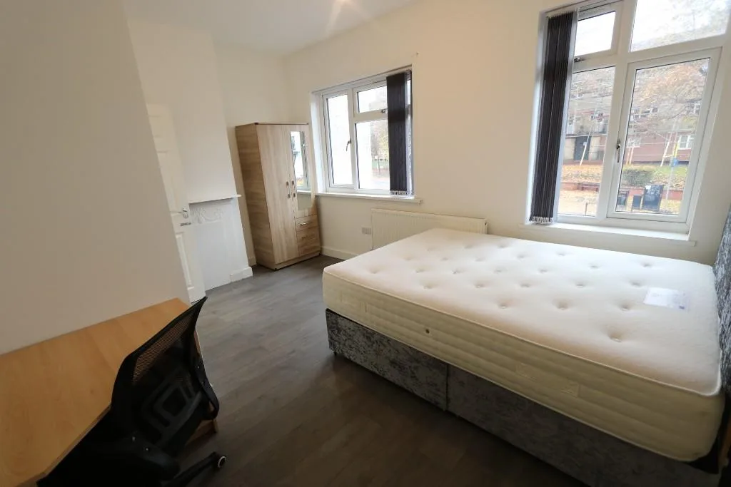 5 bedroom terraced house for rent