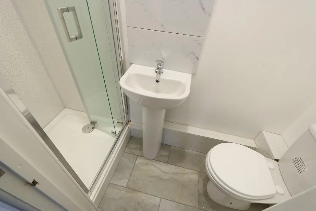 5 bedroom terraced house for rent