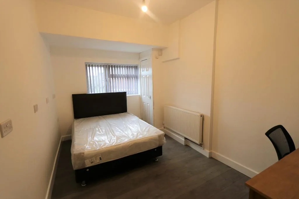 5 bedroom terraced house for rent