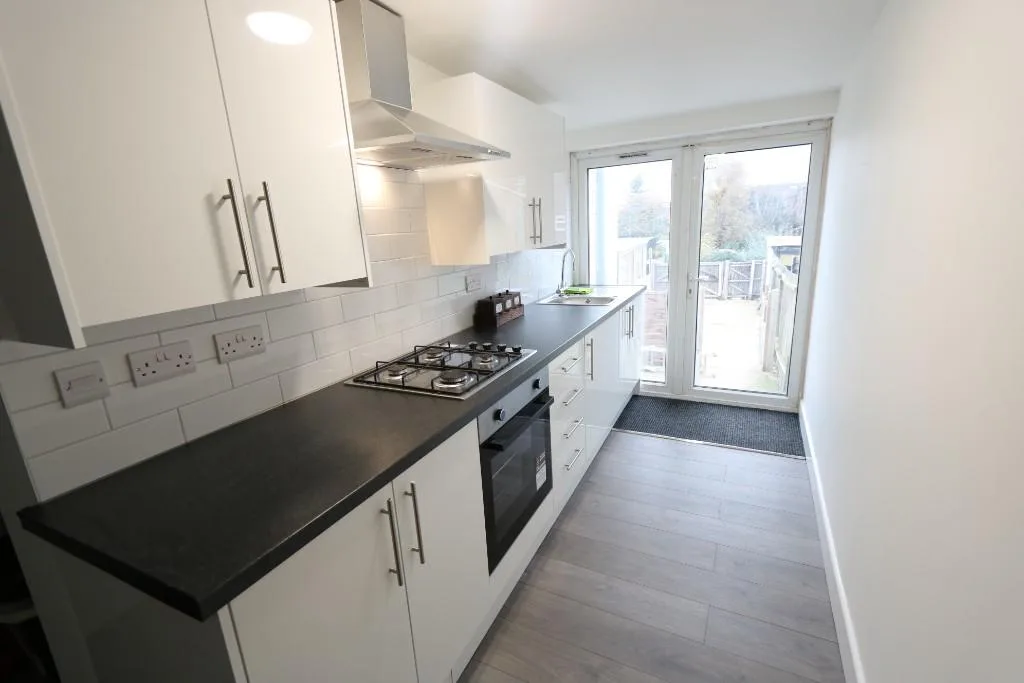 5 bedroom terraced house for rent