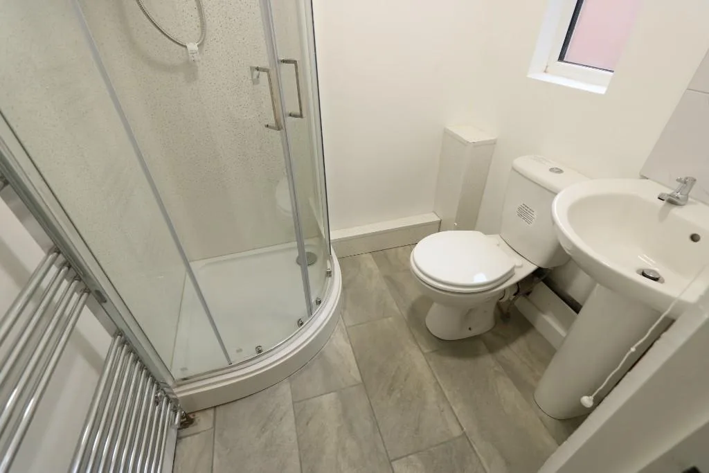 5 bedroom terraced house for rent