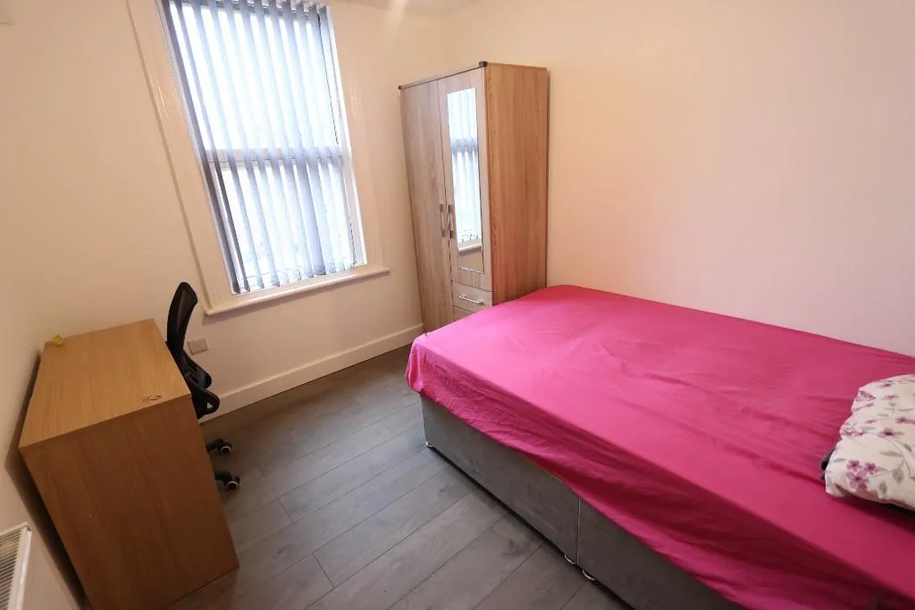 5 bedroom terraced house for rent