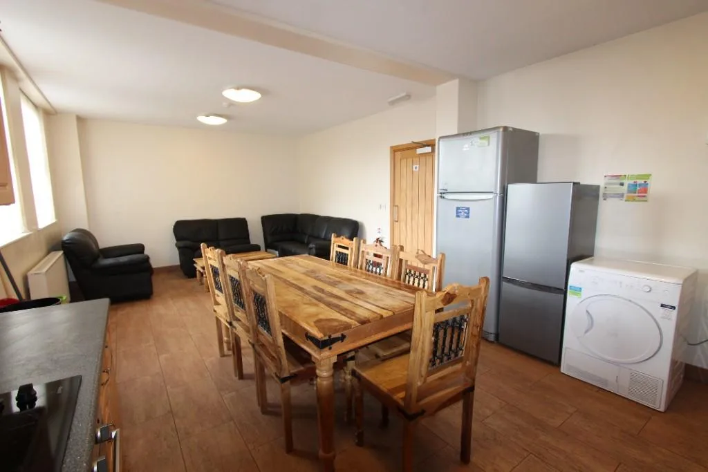 6 bedroom apartment for rent
