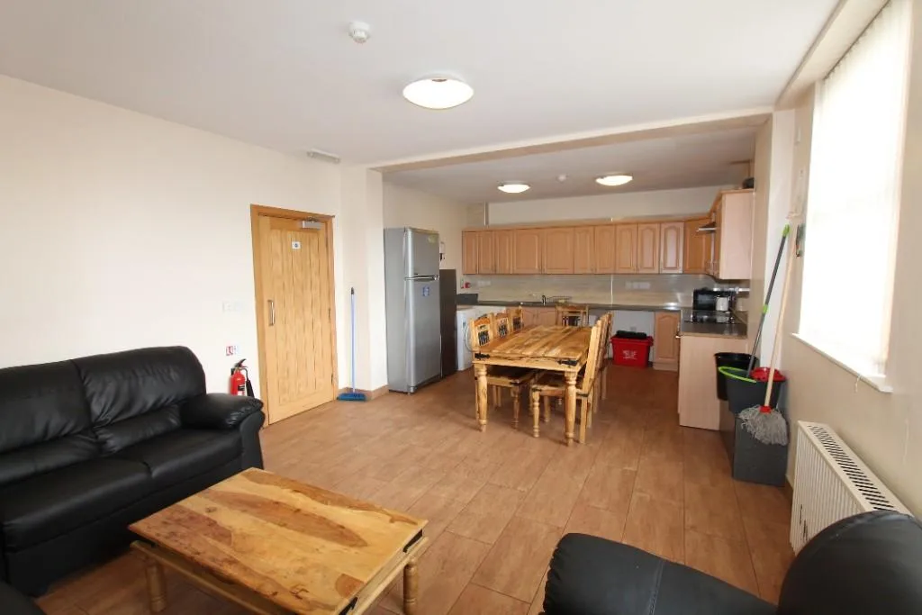 6 bedroom apartment for rent