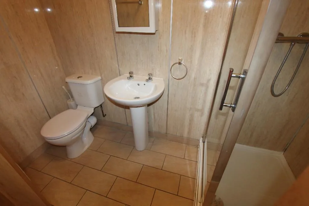 6 bedroom apartment for rent