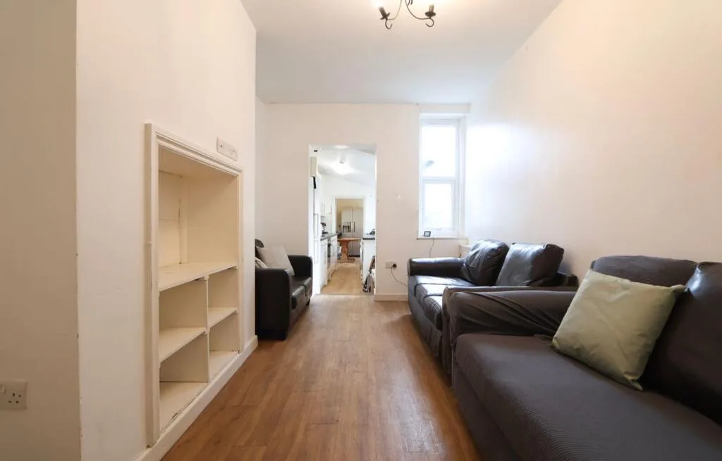 8 bedroom terraced house for rent