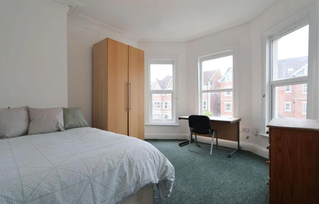8 bedroom terraced house for rent